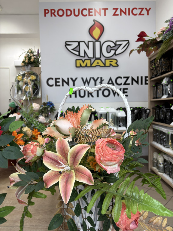 Znicze i wiązanki na Dzień Babci i Dziadka