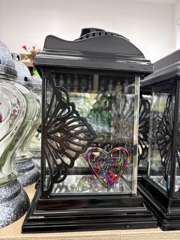 Znicze i wiązanki na Dzień Babci i Dziadka