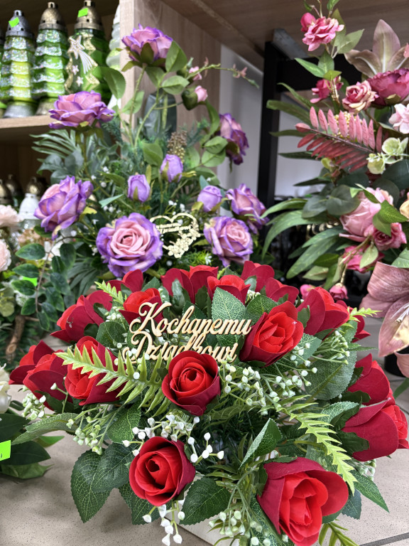 Znicze i wiązanki na Dzień Babci i Dziadka