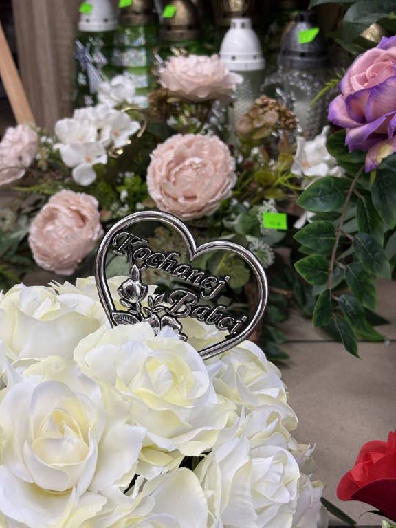 Znicze i wiązanki na Dzień Babci i Dziadka