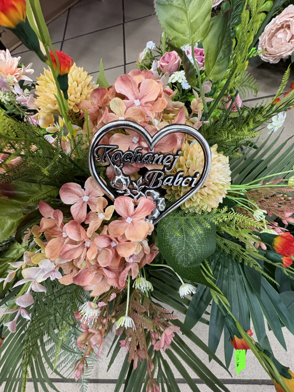 Znicze i wiązanki na Dzień Babci i Dziadka