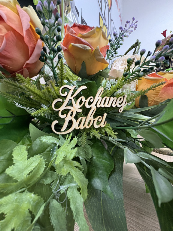 Znicze i wiązanki na Dzień Babci i Dziadka