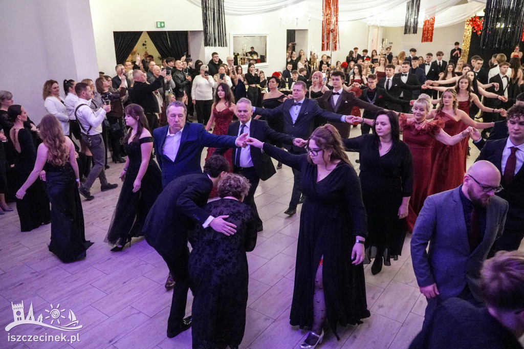 Studniówka Ekonomika w Szczecinku. Bal maturzystów