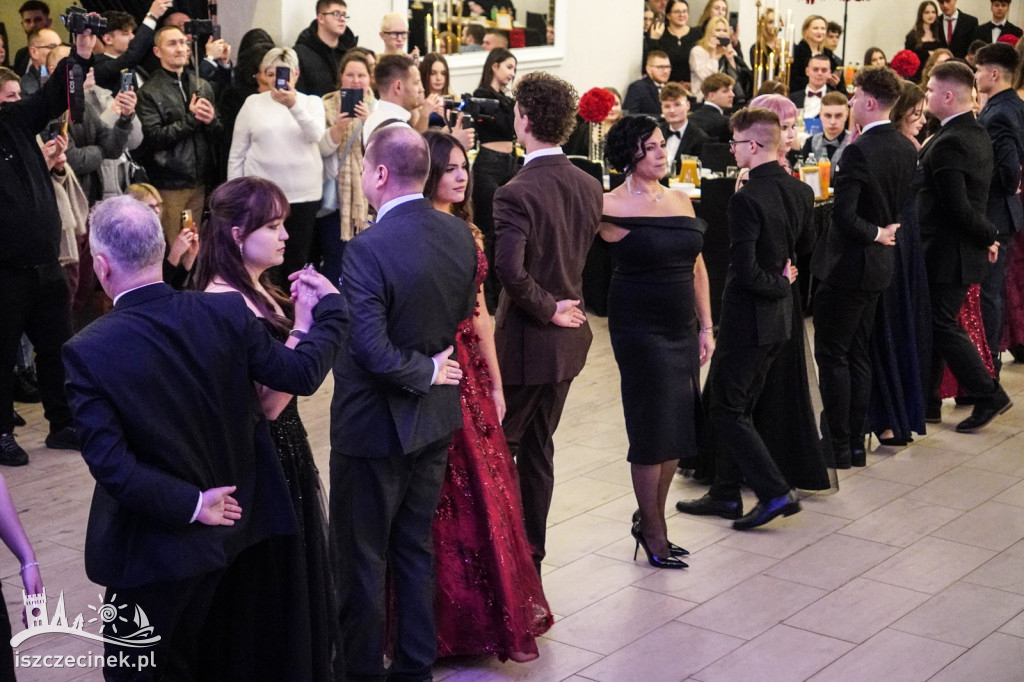 Studniówka Ekonomika w Szczecinku. Bal maturzystów