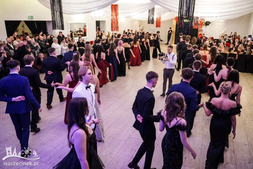 Studniówka Ekonomika w Szczecinku. Bal maturzystów