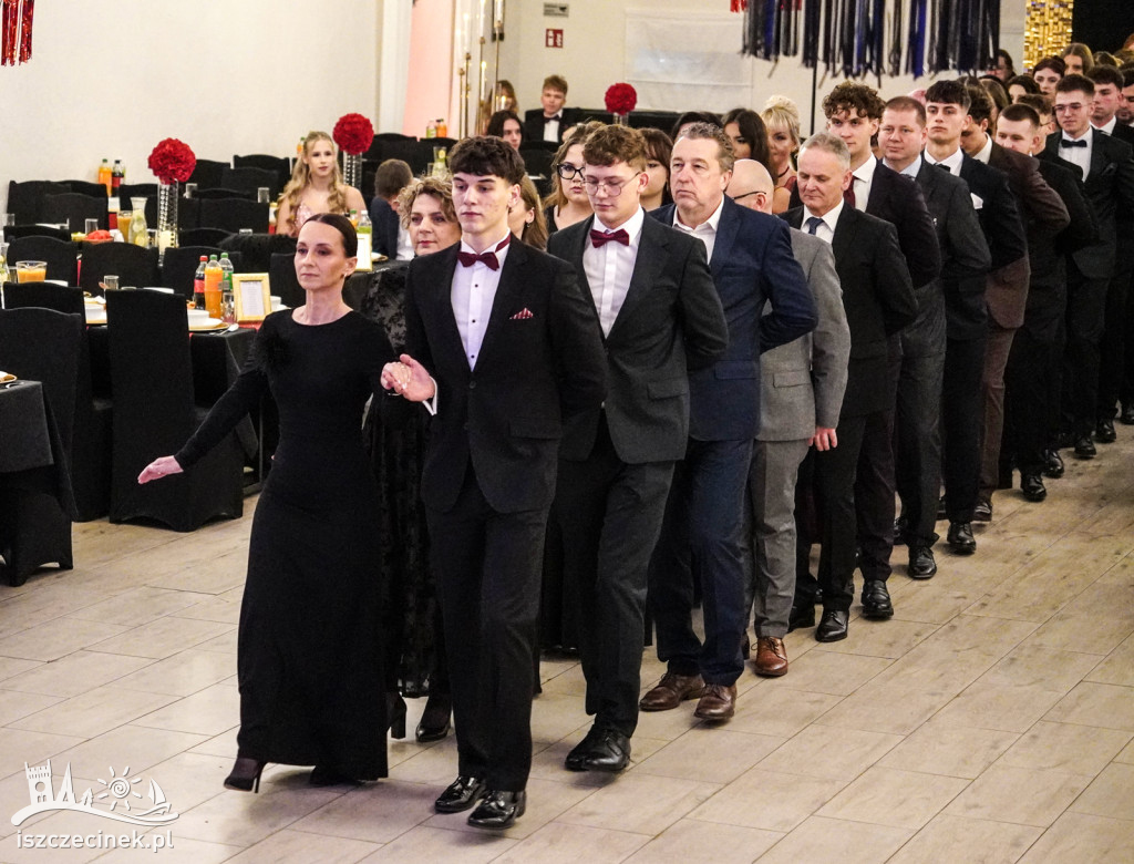 Studniówka Ekonomika w Szczecinku. Bal maturzystów