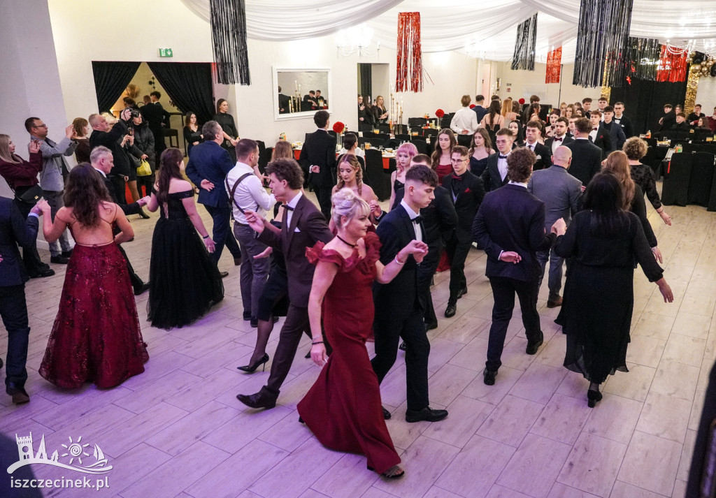 Studniówka Ekonomika w Szczecinku. Bal maturzystów