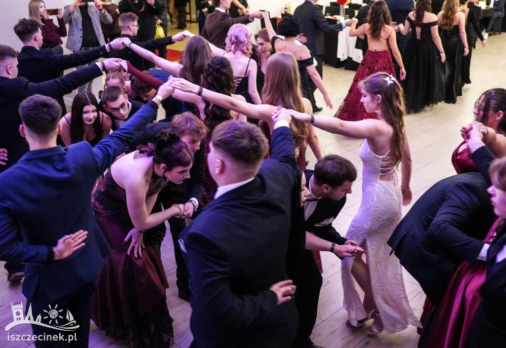 Studniówka Ekonomika w Szczecinku. Bal maturzystów