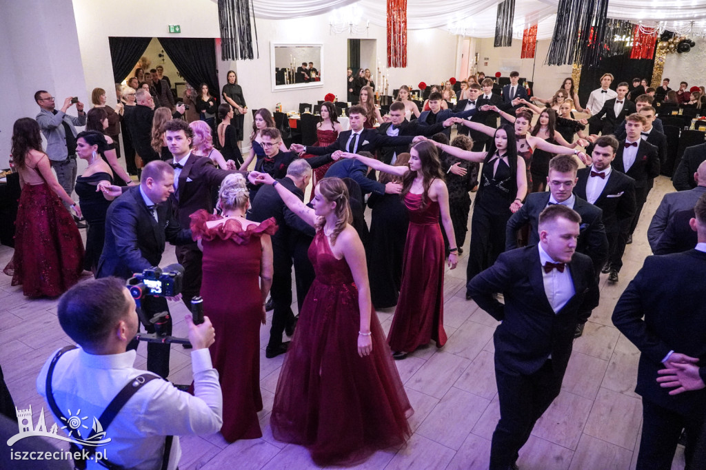 Studniówka Ekonomika w Szczecinku. Bal maturzystów