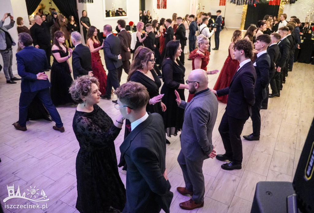 Studniówka Ekonomika w Szczecinku. Bal maturzystów