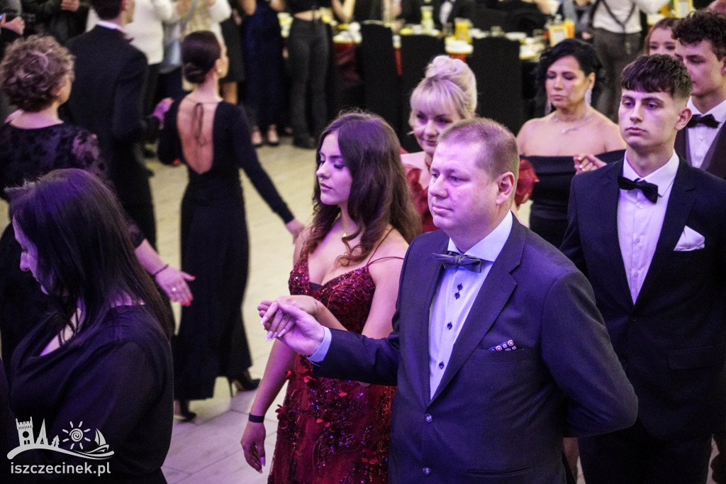 Studniówka Ekonomika w Szczecinku. Bal maturzystów