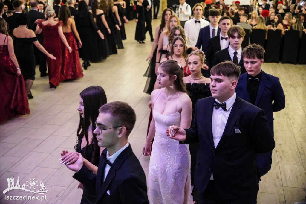 Studniówka Ekonomika w Szczecinku. Bal maturzystów