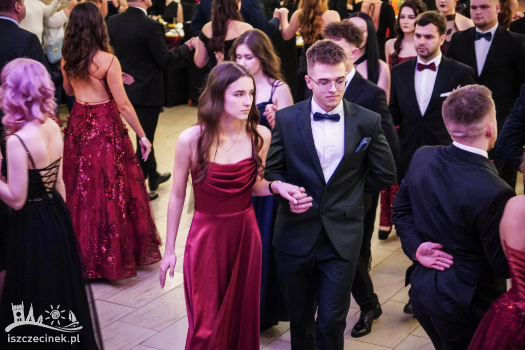 Studniówka Ekonomika w Szczecinku. Bal maturzystów