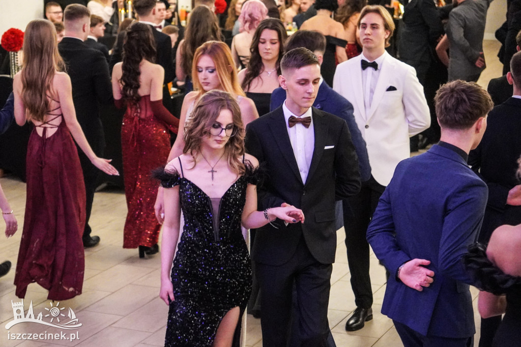 Studniówka Ekonomika w Szczecinku. Bal maturzystów