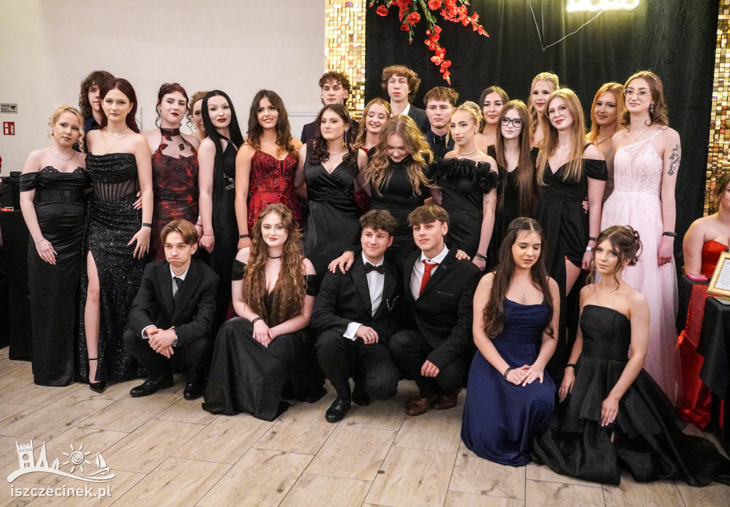 Studniówka Ekonomika w Szczecinku. Bal maturzystów