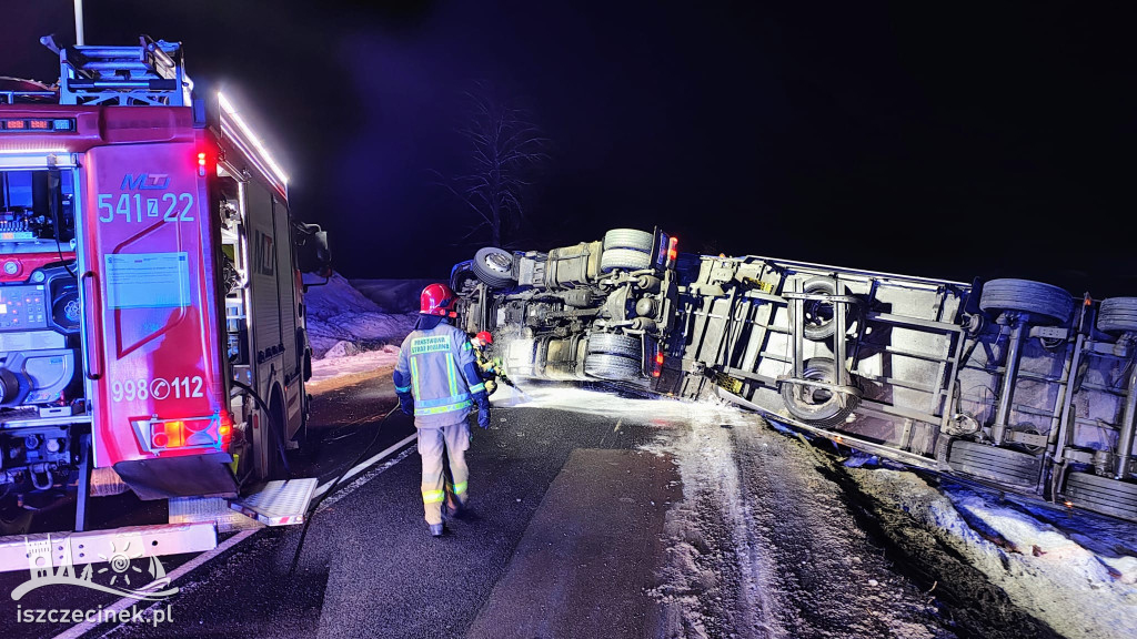 Wypadek ciężarówki na DK11 – zdjęcia z miejsca