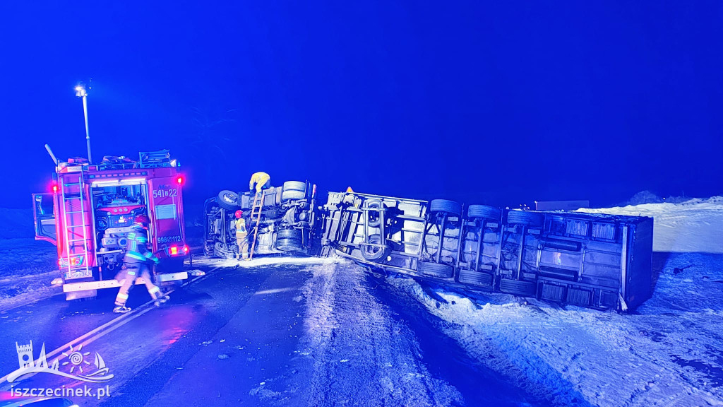 Wypadek ciężarówki na DK11 – zdjęcia z miejsca