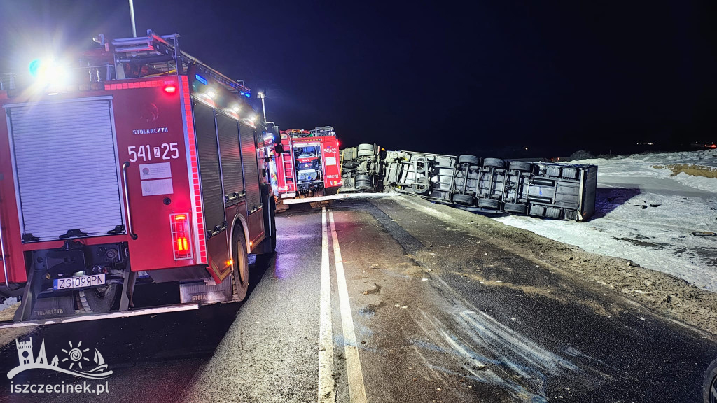Wypadek ciężarówki na DK11 – zdjęcia z miejsca