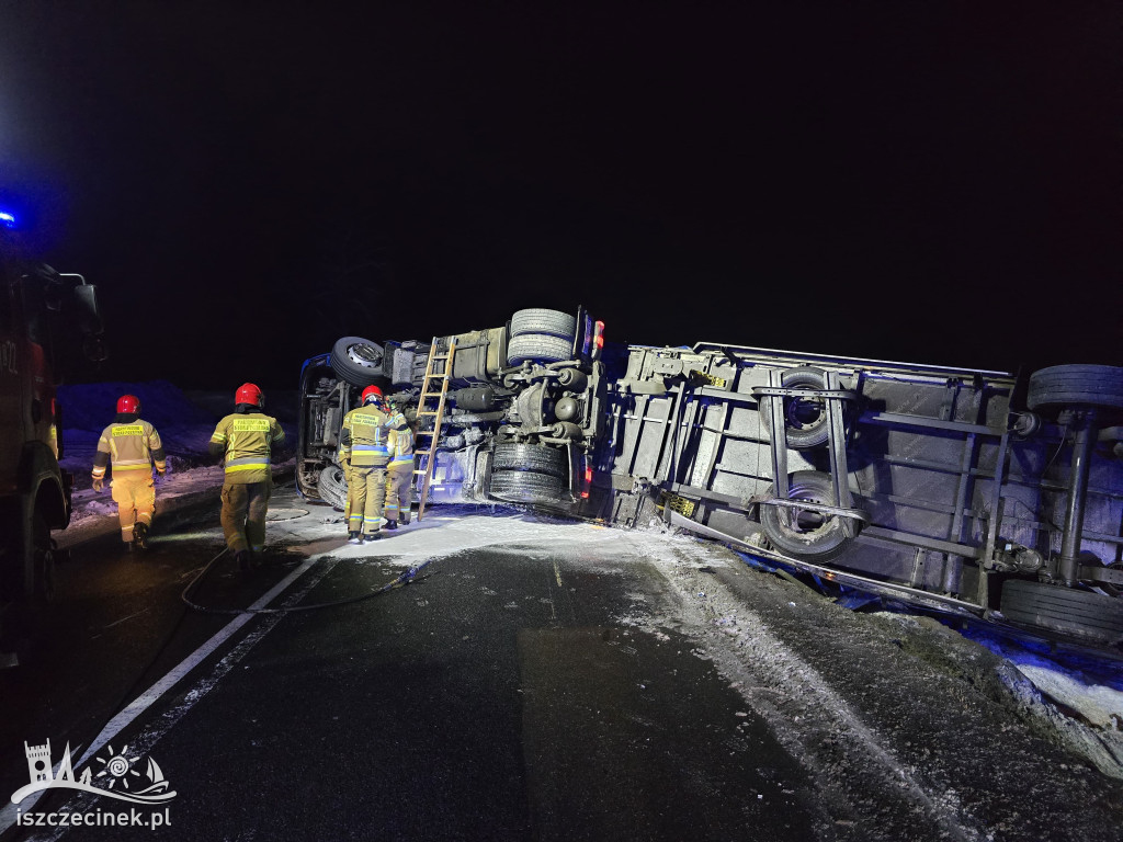 Wypadek ciężarówki na DK11 – zdjęcia z miejsca
