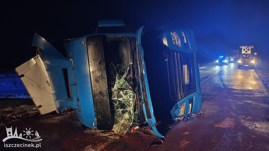 Wypadek ciężarówki na DK11 – zdjęcia z miejsca