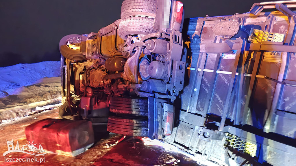 Wypadek ciężarówki na DK11 – zdjęcia z miejsca