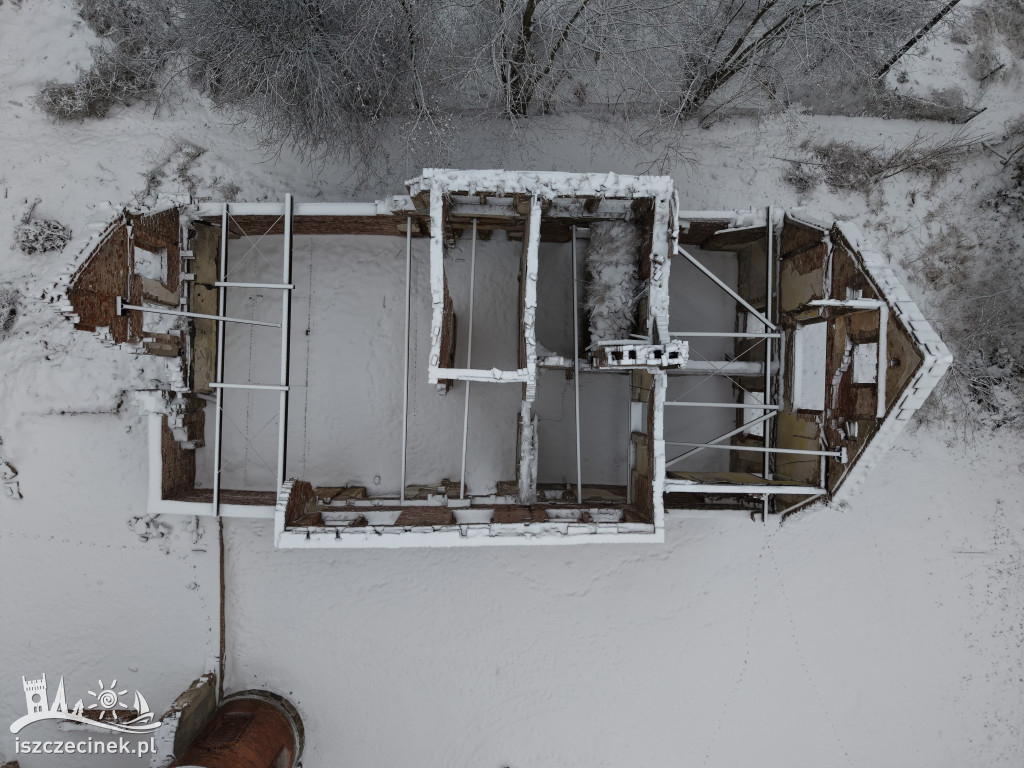 Ruiny pałacu w Juchowie zabezpieczone