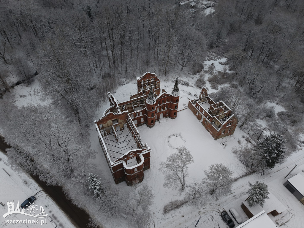 Ruiny pałacu w Juchowie zabezpieczone