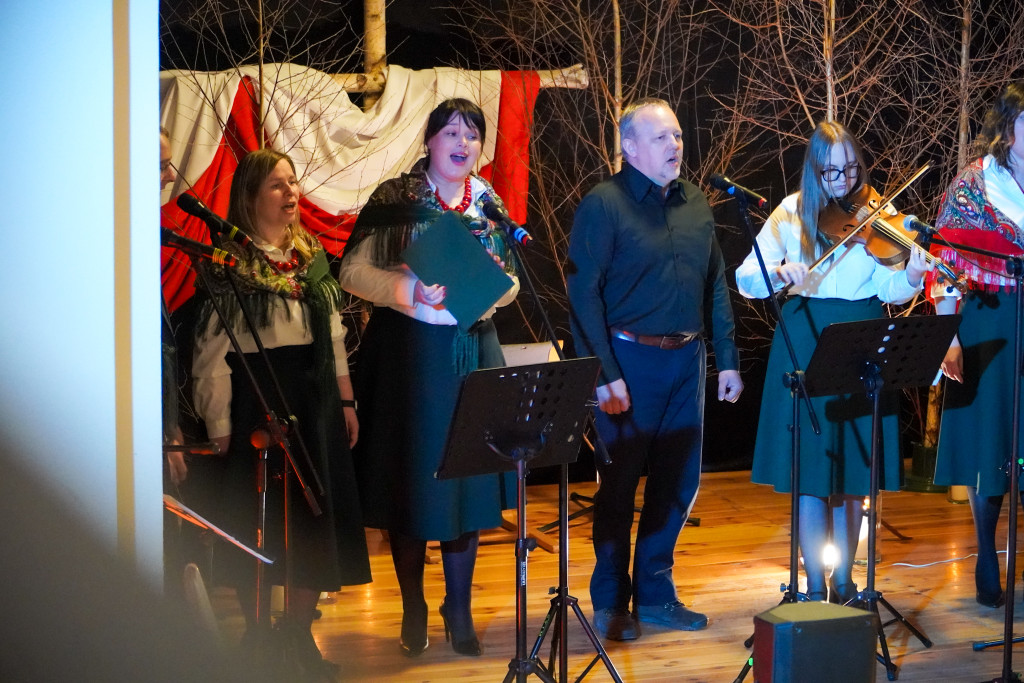 Patriotyczny wieczór w Barwicach – zobacz zdjęcia