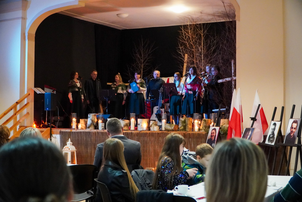 Patriotyczny wieczór w Barwicach – zobacz zdjęcia