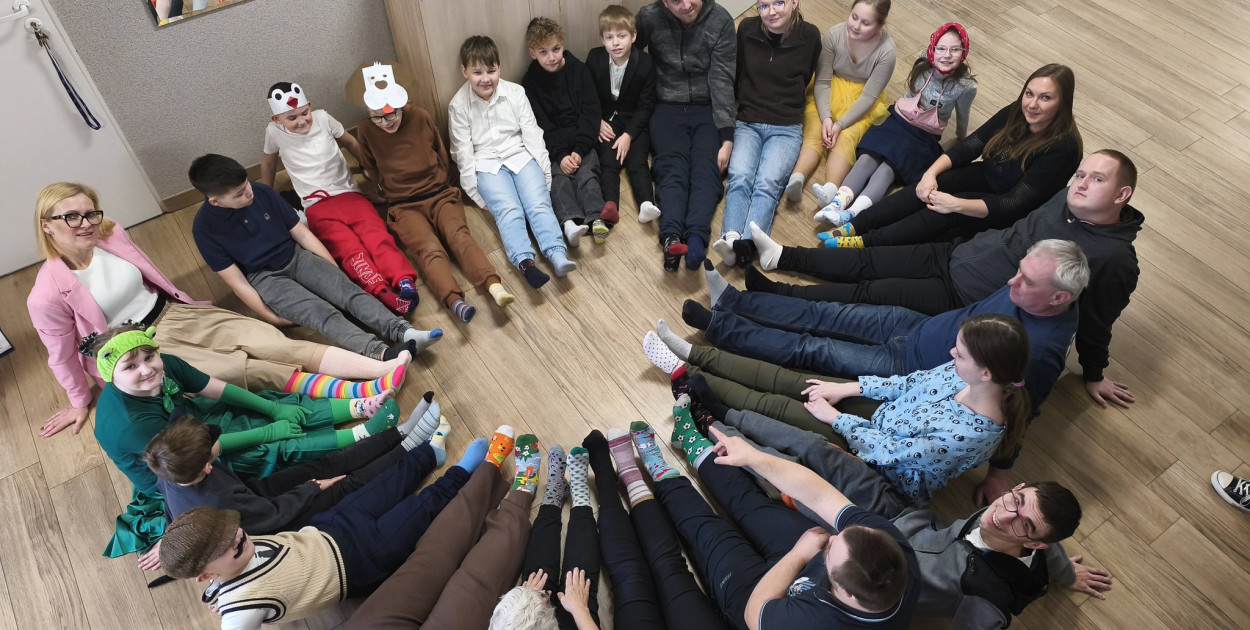 Kolorowe skarpetki i uśmiechy w Turowie