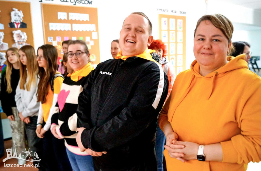 Kolorowe skarpetki i uśmiechy w Turowie