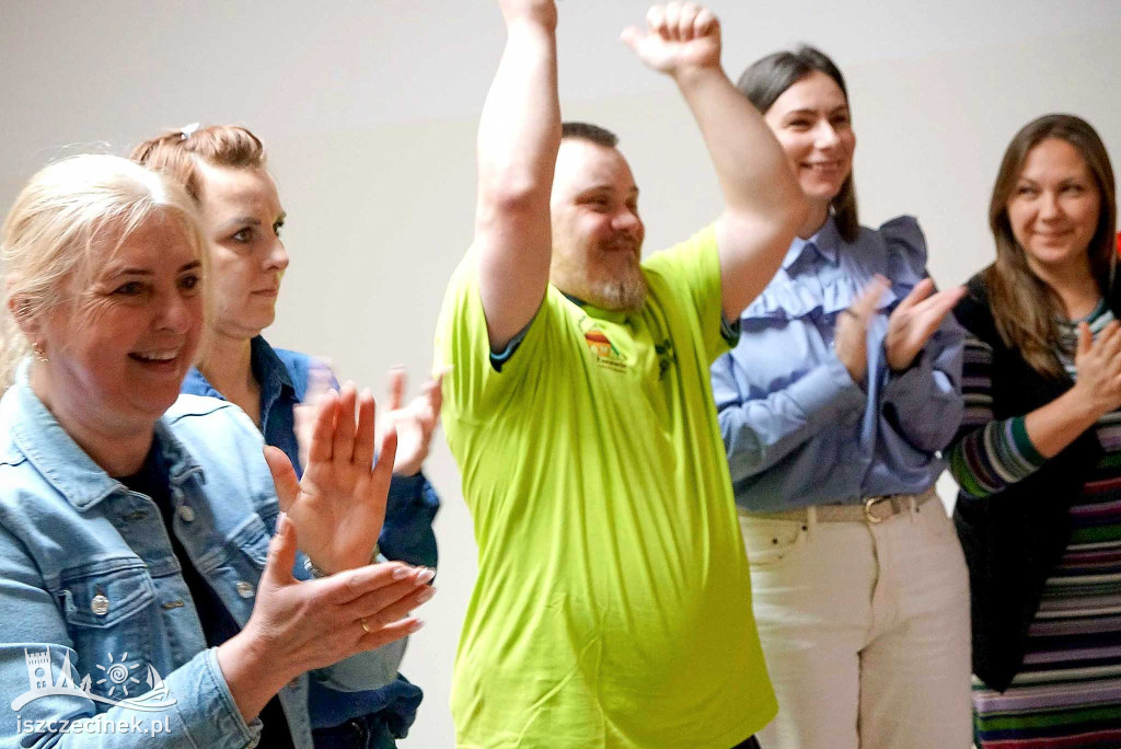 Kolorowe skarpetki i uśmiechy w Turowie