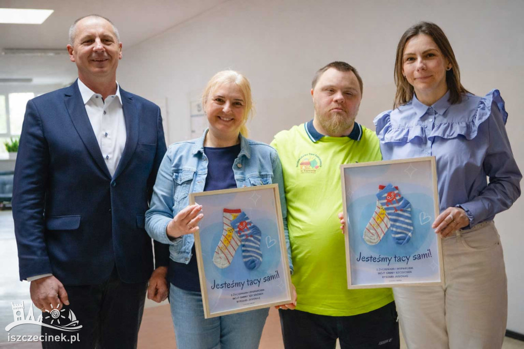 Kolorowe skarpetki i uśmiechy w Turowie