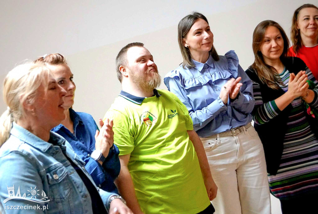 Kolorowe skarpetki i uśmiechy w Turowie