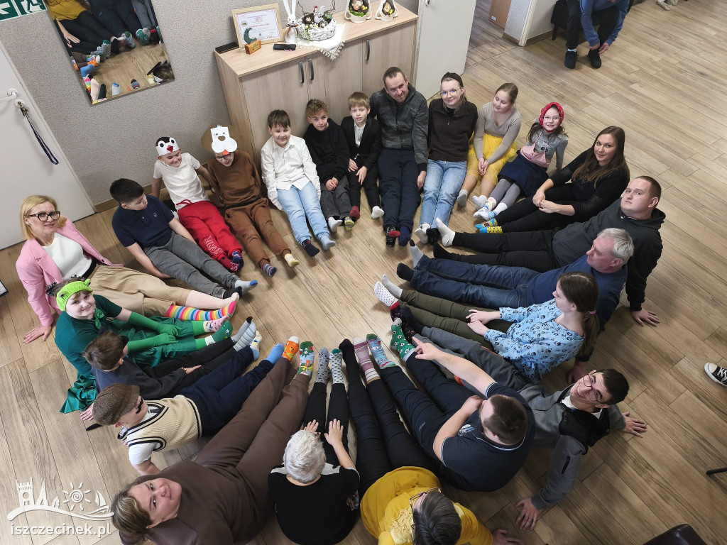 Kolorowe skarpetki i uśmiechy w Turowie