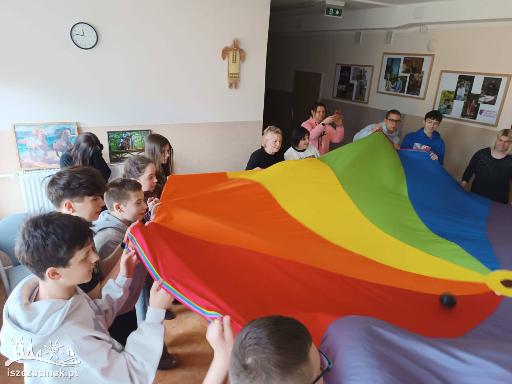 Kolorowe skarpetki i uśmiechy w Turowie