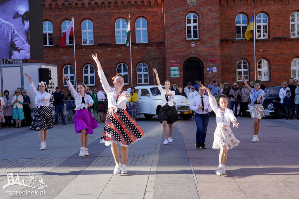 SZCZECINEK. Tłumy na placu i jeden rytm.