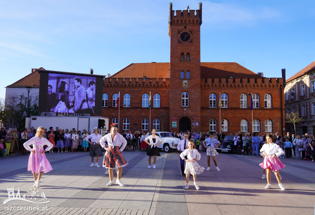 SZCZECINEK. Tłumy na placu i jeden rytm.
