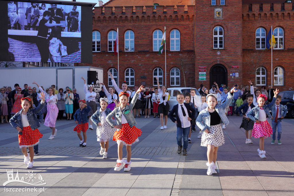 SZCZECINEK. Tłumy na placu i jeden rytm.