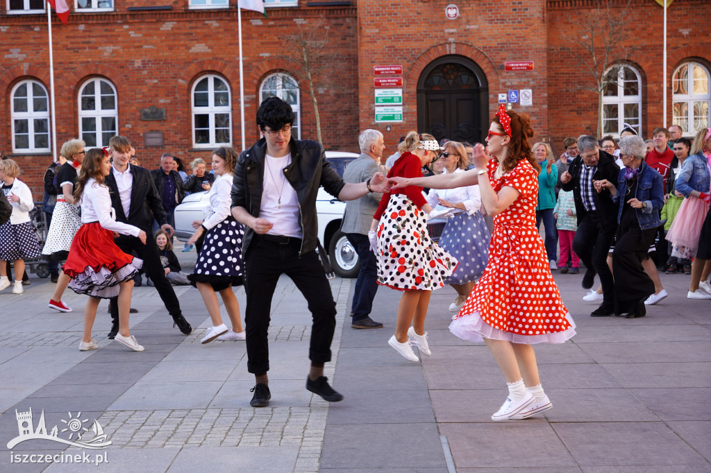 SZCZECINEK. Tłumy na placu i jeden rytm.