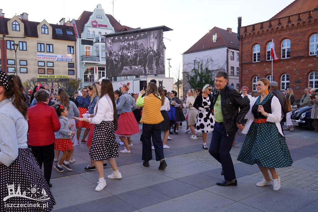SZCZECINEK. Tłumy na placu i jeden rytm.