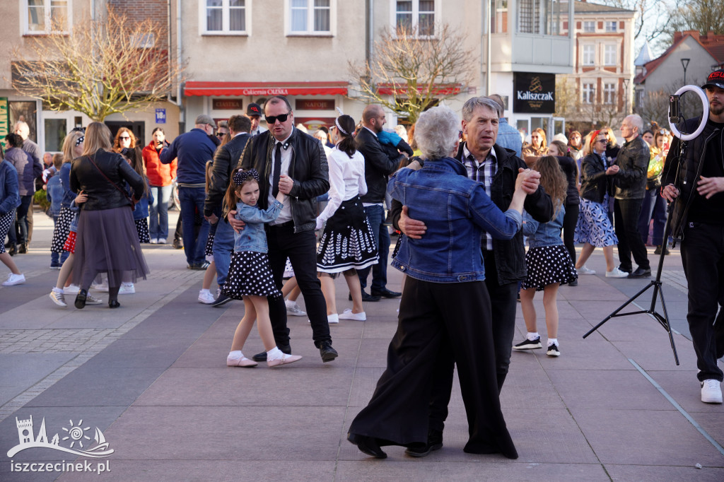 SZCZECINEK. Tłumy na placu i jeden rytm.