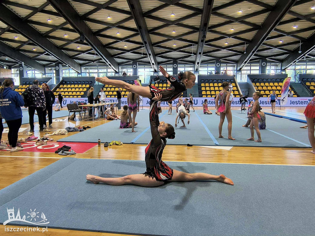 UKS Akrofitness Szczecinek z medalami na AKRO-TALENT 2026 w Lesznie.