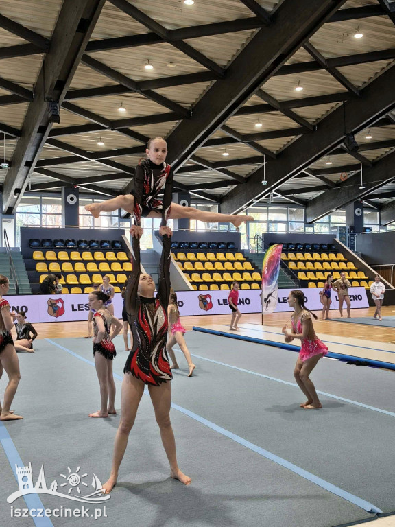 UKS Akrofitness Szczecinek z medalami na AKRO-TALENT 2026 w Lesznie.