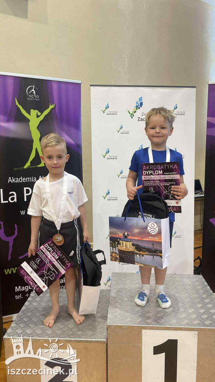 UKS Akrofitness Szczecinek z medalami na AKRO-TALENT 2026 w Lesznie.