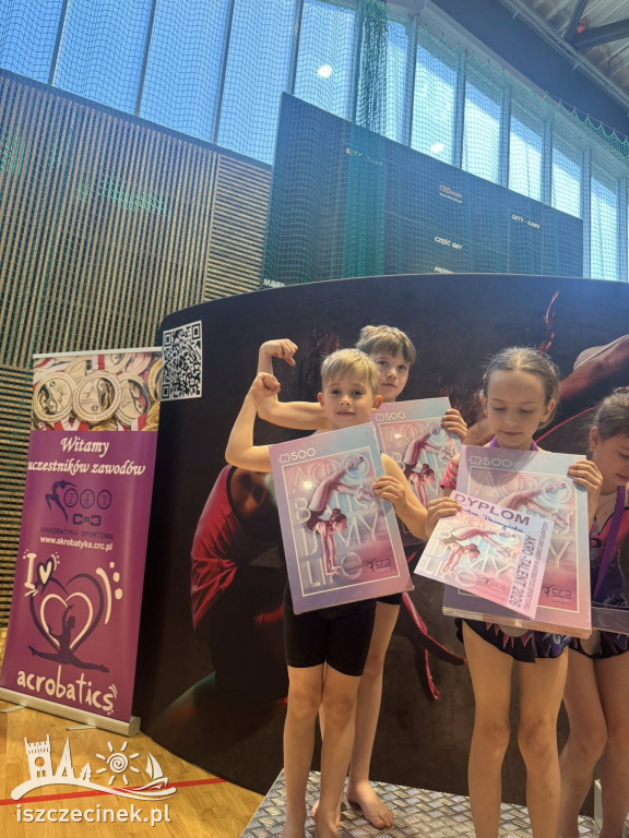UKS Akrofitness Szczecinek z medalami na AKRO-TALENT 2026 w Lesznie.