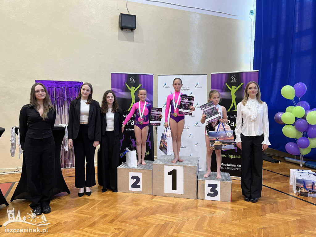 UKS Akrofitness Szczecinek z medalami na AKRO-TALENT 2026 w Lesznie.
