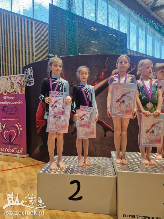 UKS Akrofitness Szczecinek z medalami na AKRO-TALENT 2026 w Lesznie.