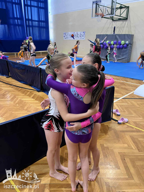 UKS Akrofitness Szczecinek z medalami na AKRO-TALENT 2026 w Lesznie.