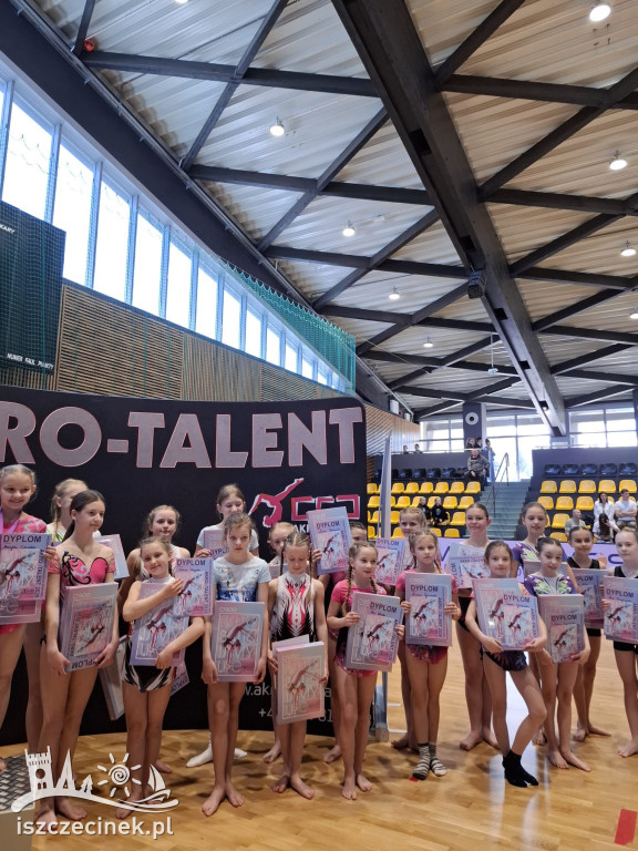 UKS Akrofitness Szczecinek z medalami na AKRO-TALENT 2026 w Lesznie.
